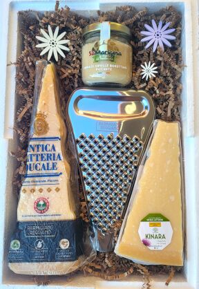 Zestaw serów dojrzewających z pikantnym kremem z cebulek